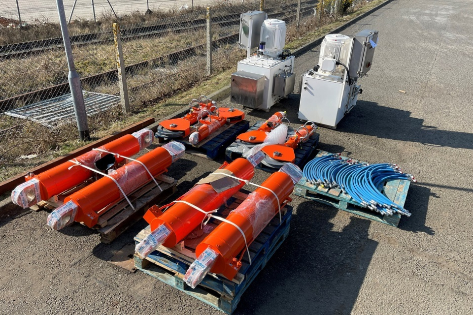 Lifeboat rams hoses and power pack Slider