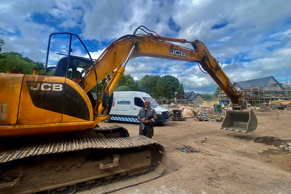 Mobile hose van site excavator slider2