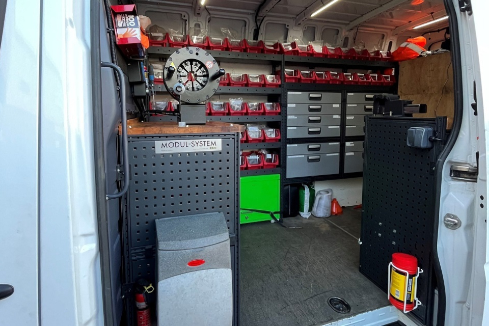 Van inside 1 slider