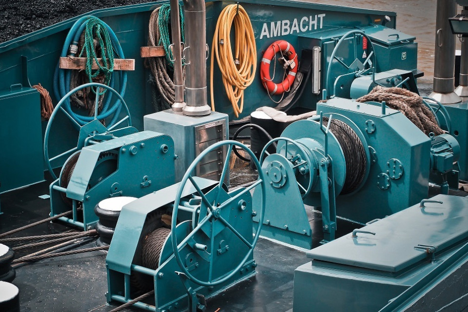 Ships winch slider1