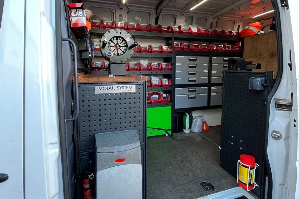 Van inside 1 slider