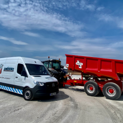 Mobile hose van farm machinery